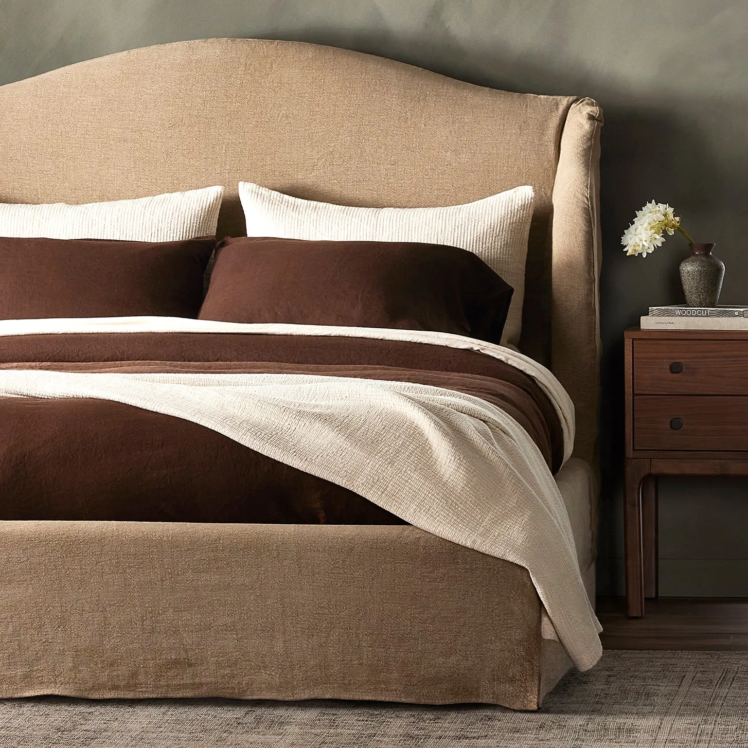 Mariole Slipcover Bed